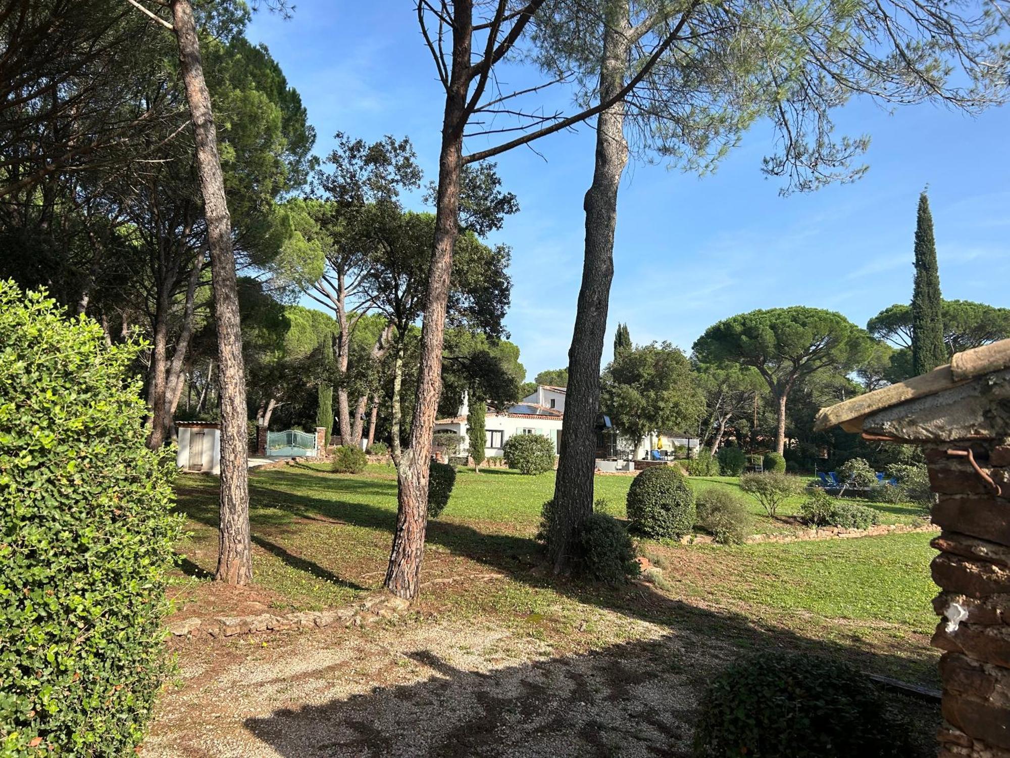La Villa Le Cannet-des-Maures Exterior photo